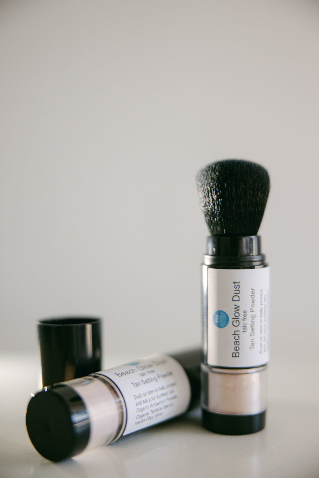 Beach Glow Tan Setting Dust Refillable Brush (filled) image 0